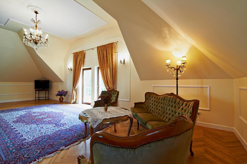 Dwor Osmolice Bed & Breakfast Bialki Dolne Eksteriør bilde