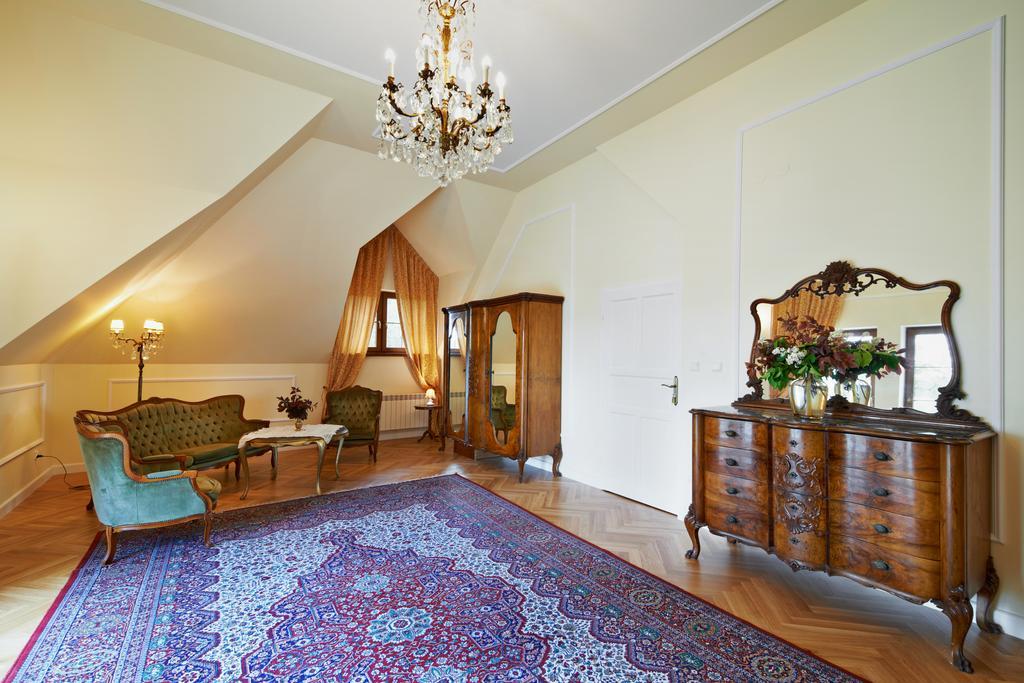 Dwor Osmolice Bed & Breakfast Bialki Dolne Eksteriør bilde